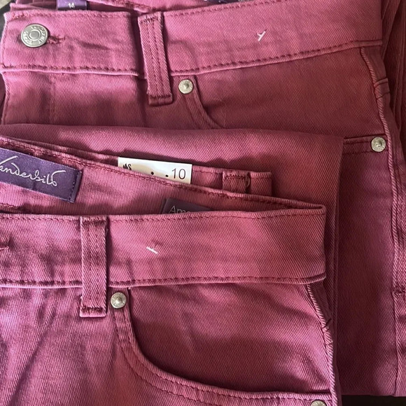 Gloria Vanderbilt Purple Capri pants - Picture 5 of 5